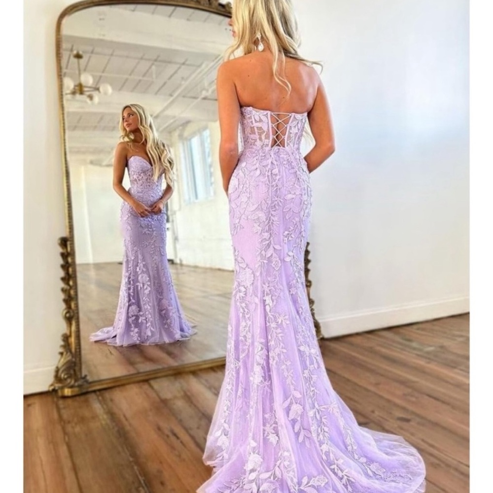 NWT Lavender Mermaid
Sweetheart Lace & Tulle Prom Dress by Milly Bridal size 6-8